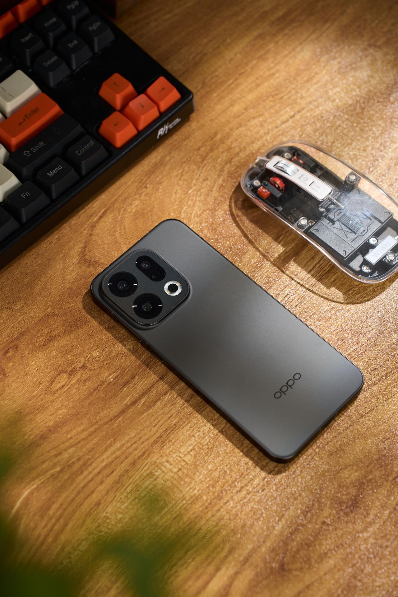 孙颖莎同款OPPO Find X9上手：标准版也搞这么精致？
提前拿到了OPPO