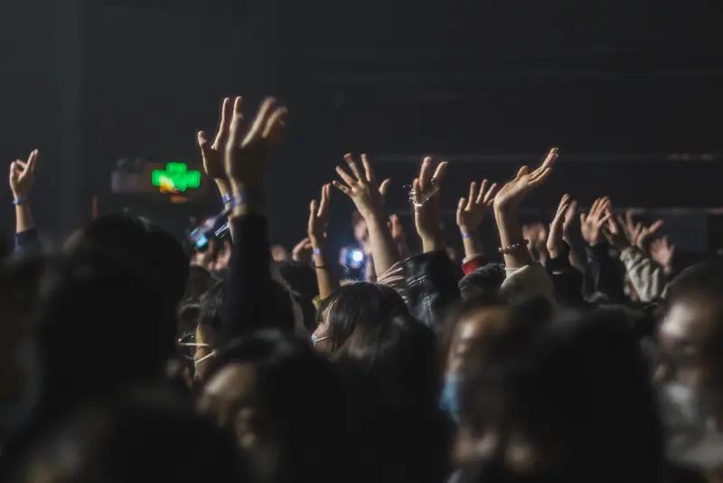 反击后参与围殴河北邯郸“村晚”变“全武行”

时间：3月20日晚

地点：河北邯