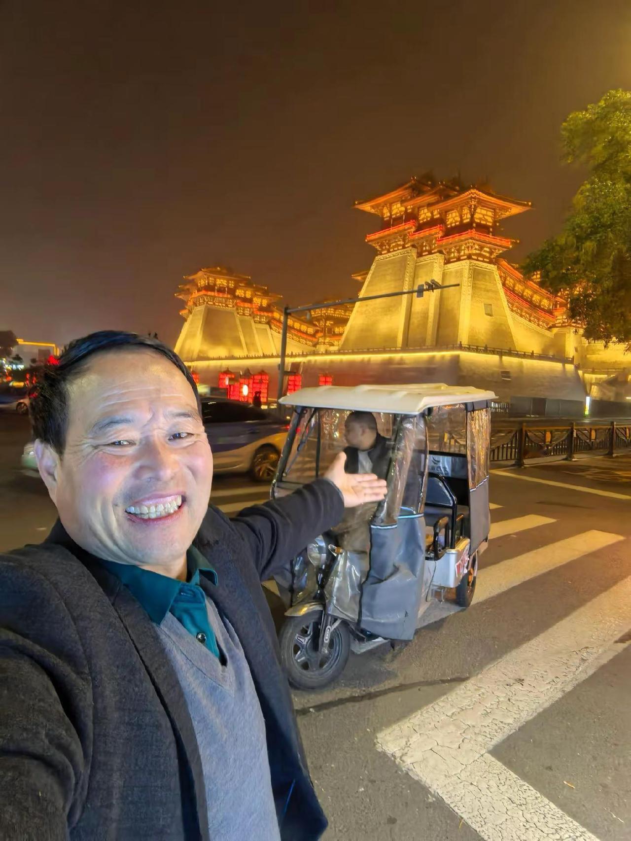 开心快乐每一天！祝大家身体健康！万事如意！