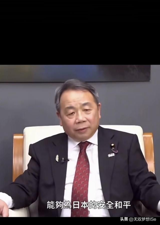 突然发现这两人长得很像呢，
巧的是他们俩干过的事也一样呢，
都是卖G贼，向小日子