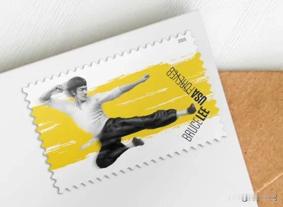 美国正式推出李小龙纪念邮票
美国邮政总署（USPS）近日宣布，正式推出李小龙（B