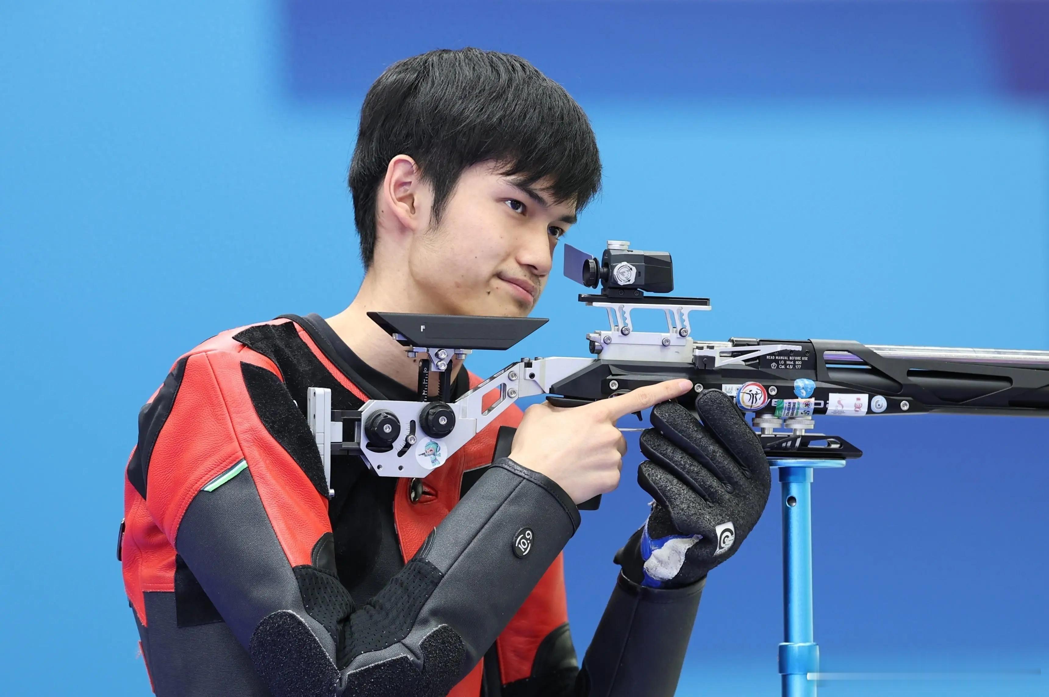 #盛李豪世界杯10米气步枪夺冠#印度新德里射击世界杯总决赛，奥运会冠军盛李豪以0