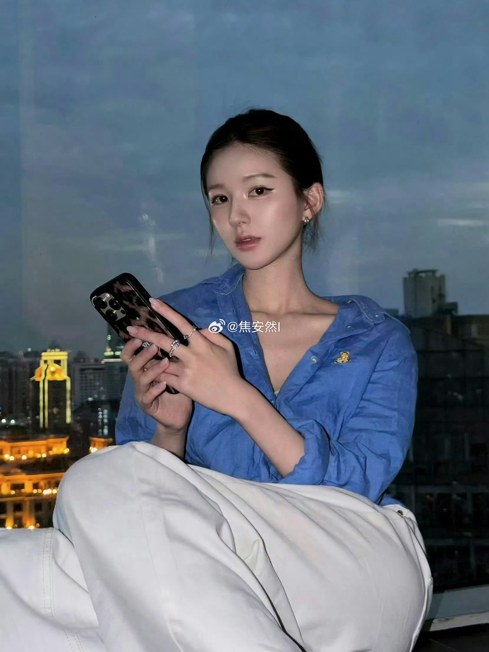 赵露思，小小一张脸上全是骨相 