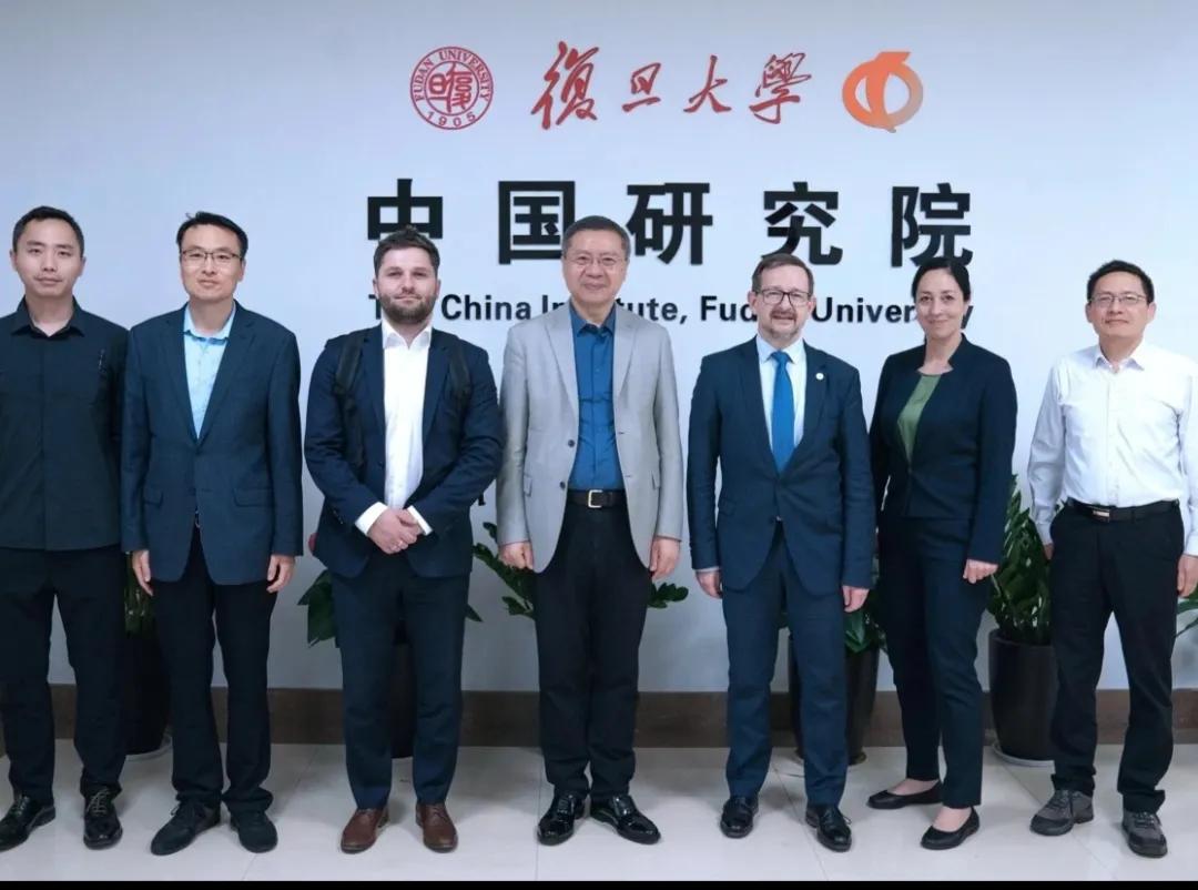4月29日下午，张维为教授在复旦大学中国研究院与瑞士托马斯·格雷明格进行对话。