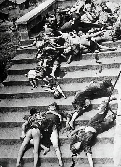 抗日战争时期，重庆大隧道发生惨案，上万人活活被憋死在隧道内。1941年6月5日，