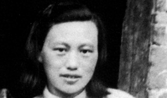 小护士一次救治伤员，21年后竟成开国大将夫人，两人因吸脓痰结缘，爱情故事令人动容