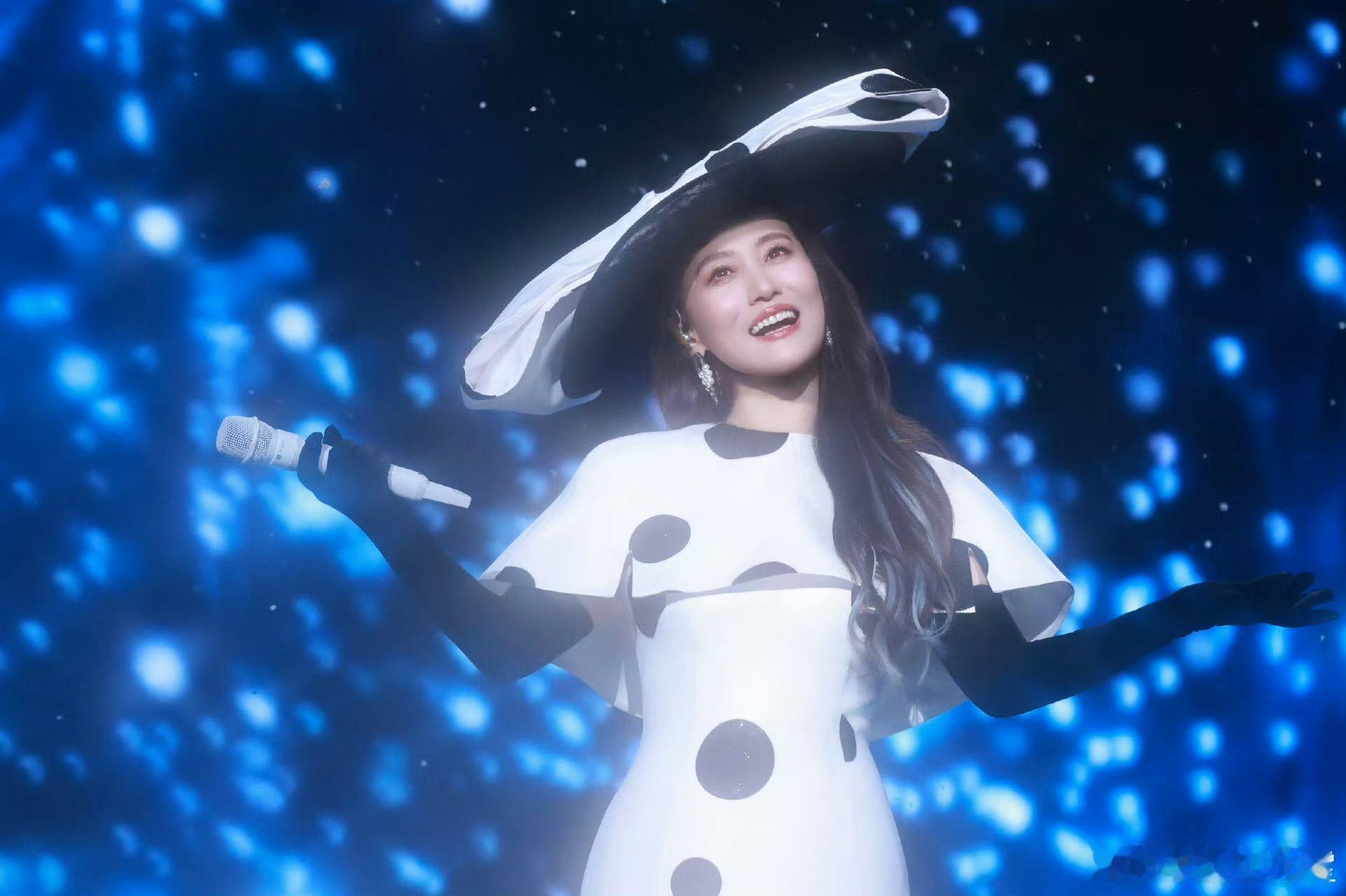 谭晶歌如少年巡演重庆站  谭晶将用她饱满的情感投入和精湛的演唱技巧，带领观众穿越