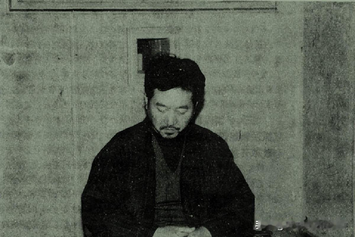 1993年上海副区长祝文清因贪腐事发，检察官童建平巧用攻心之策展开调查，贿案真相
