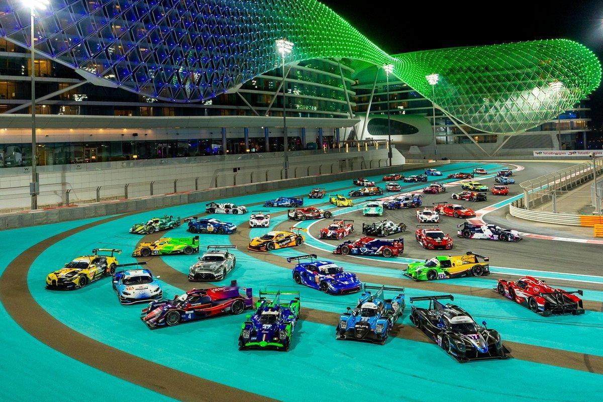 2025～2026赛季亚洲勒芒系列赛收官的大合照👀……有种小时候把玩具车拿出来