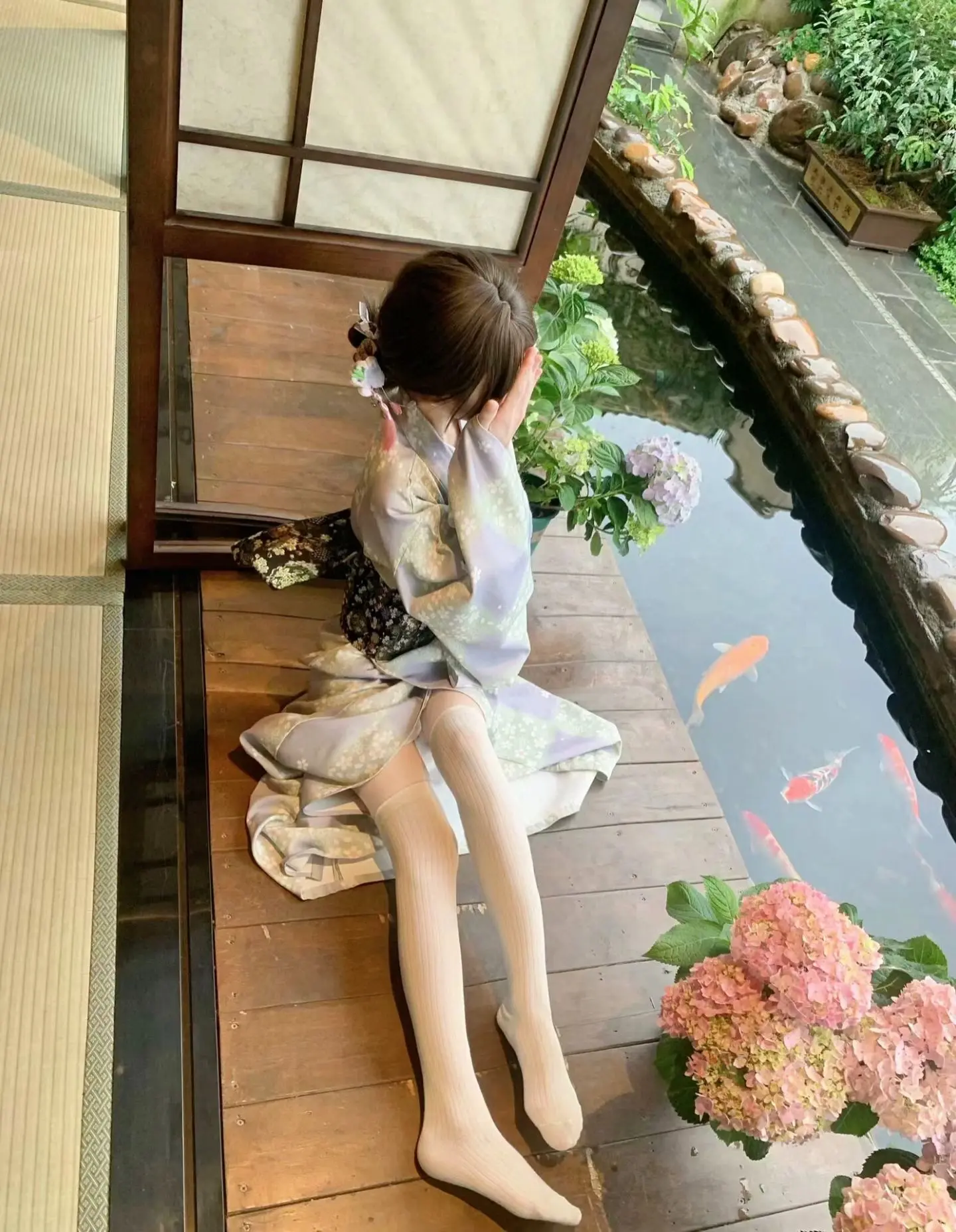 笨蛋 就算你脱光衣服站在我面前 我也只是亲亲你而已啦