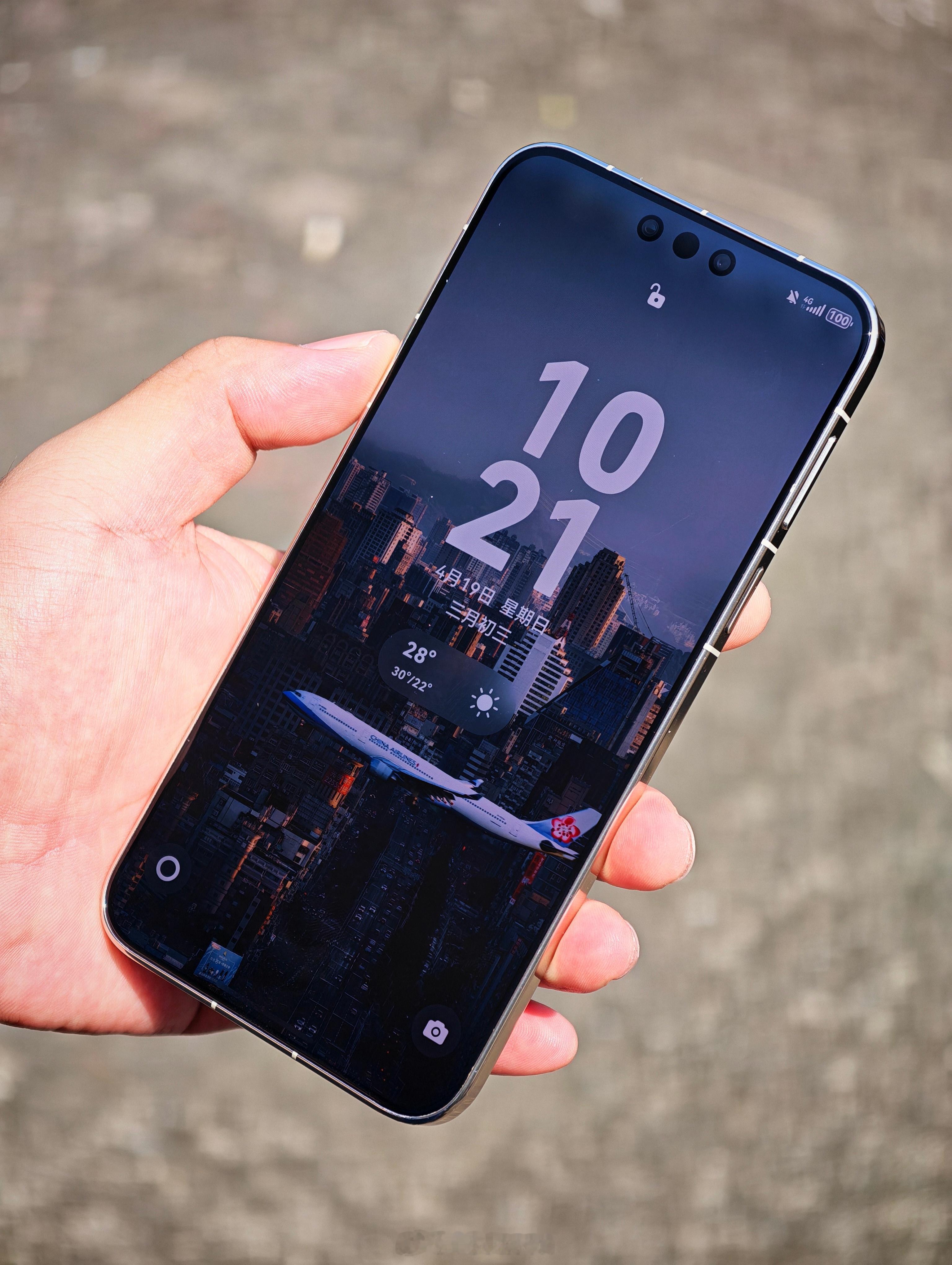 今天爬山祭祖，头顶着大太阳直射，再次体会到 Mate 80 Pro Max 这块