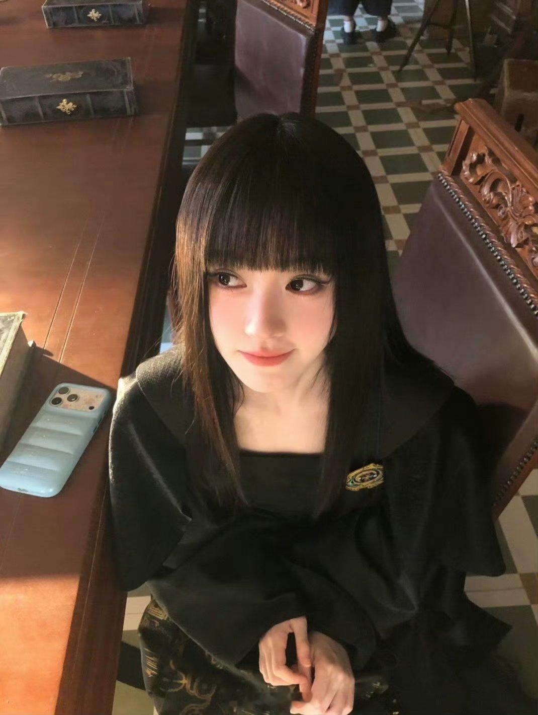 鞠婧祎跳了恋爱的条件手势舞热门挑战：鞠婧祎演绎恋爱的条件手势舞刷屏网络，表现力也