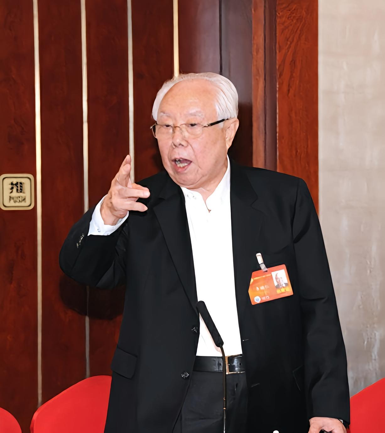 被误解最深的国医泰斗！世人称他当代御医，他一辈子只守一件事：救人不分贵贱
 
李