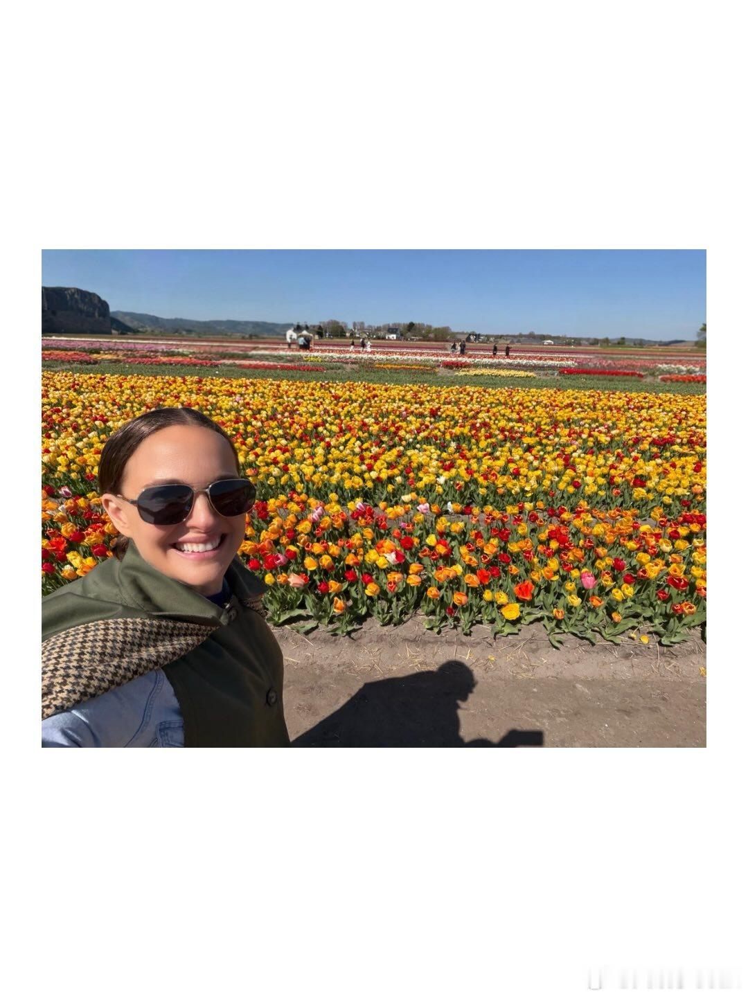 natalie portman娜塔莉波特曼晒在阿姆斯特丹与花田合影的私照，是美腻