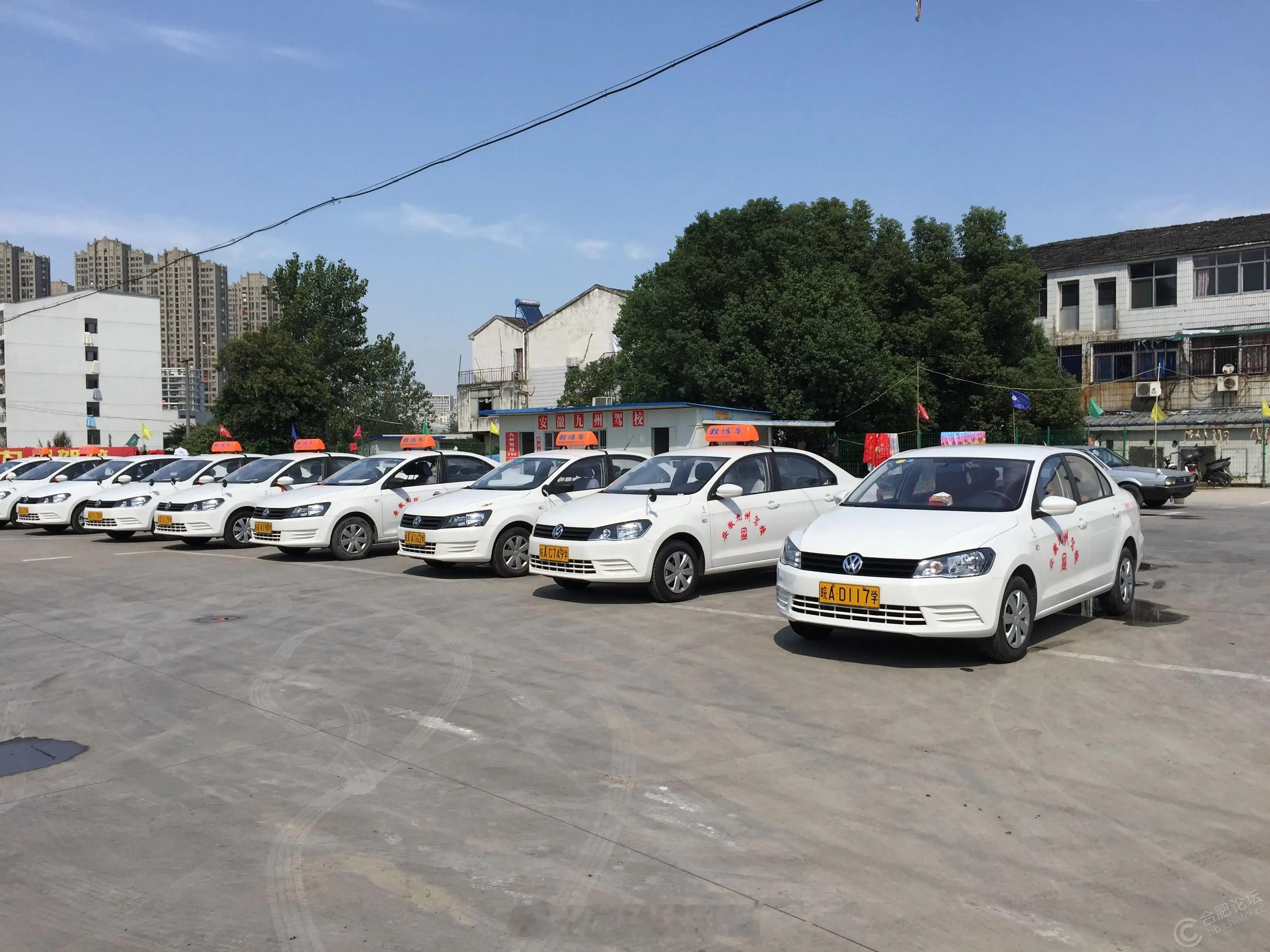 驾校招生遇冷说白了，大夏天谁去啊？露天场地高温暴晒，排队几小时摸车五分钟，简直就