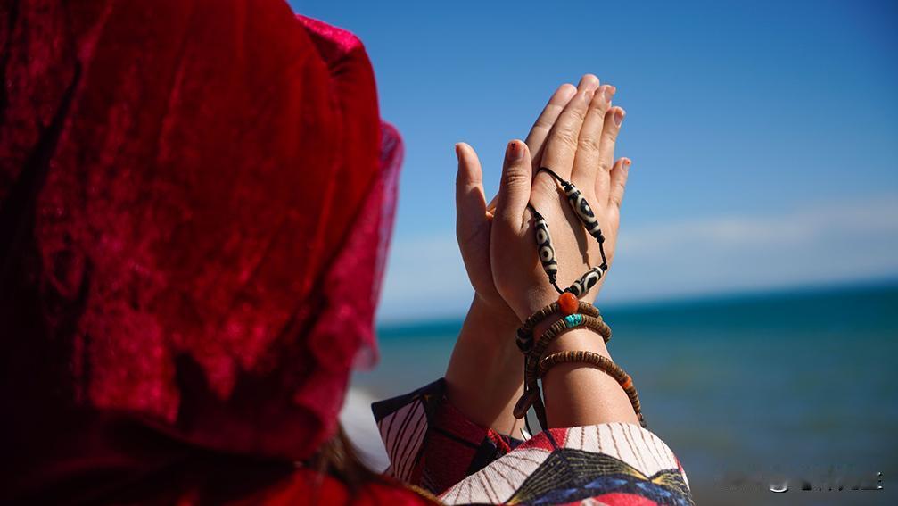 [胡瓜]一颗能卖上千万？古代天珠也是人工制造，为何现代天珠却不值钱？
 
天珠，