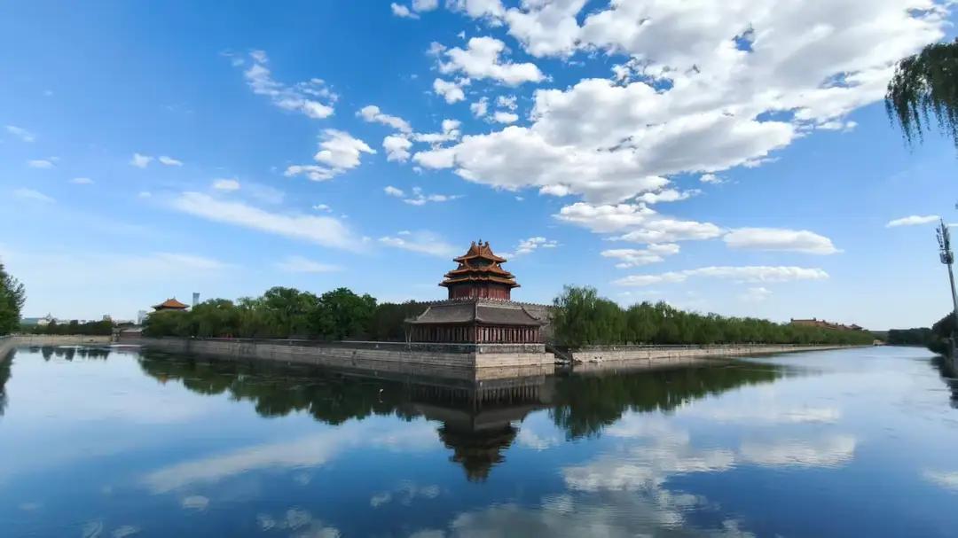 浅议故宫交楼？
故宫角楼建成于明永乐十八年（1420年），是我国古代建筑的杰作。