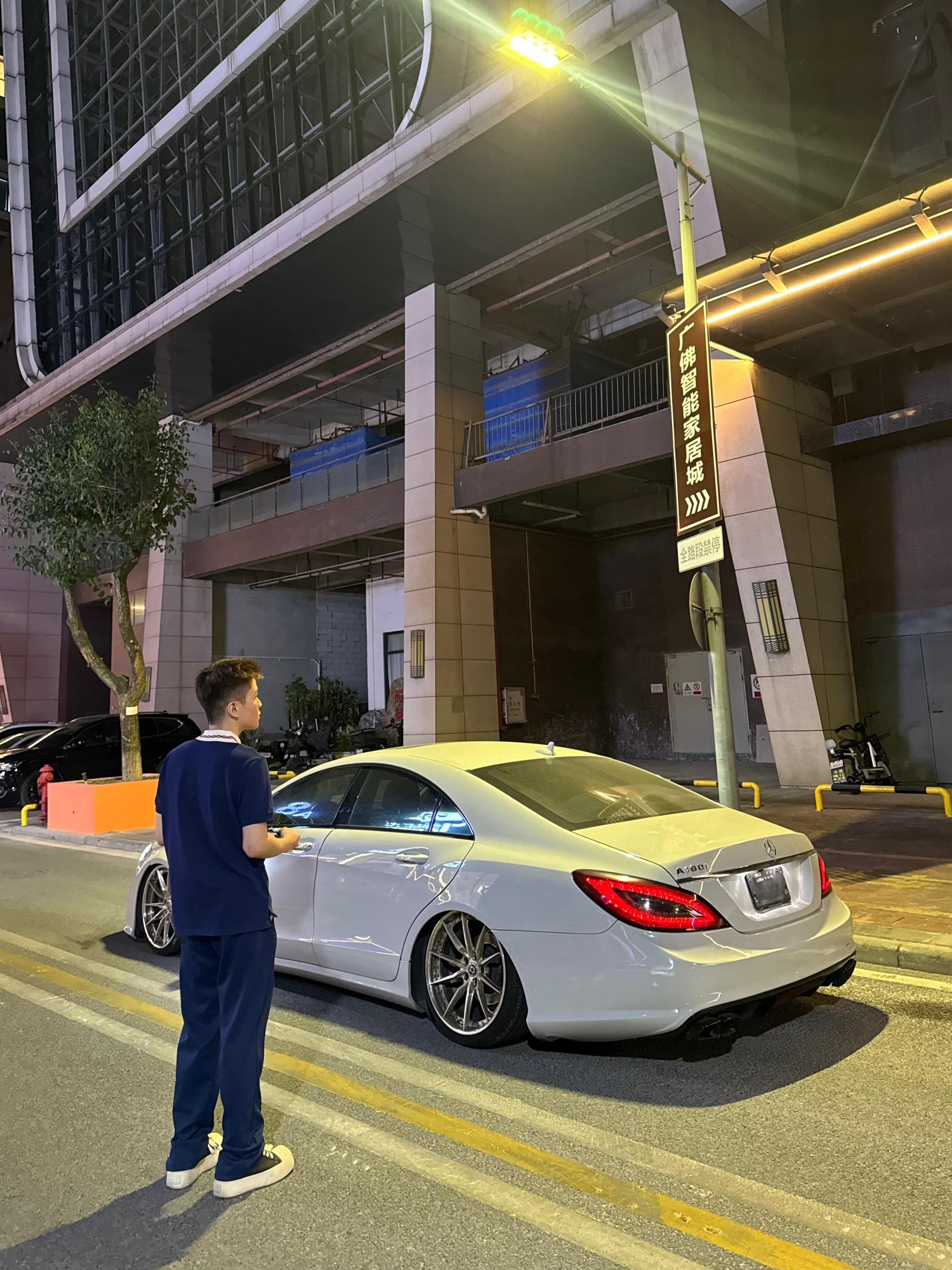 你又开始扮演一个把爱看的很淡的人 但其实得到和失去你都舍不得