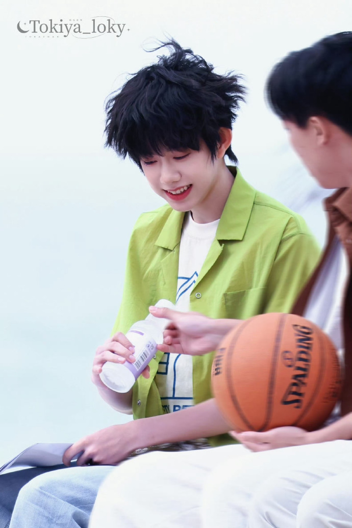 陈奕恒《我们的少年时代2》路透，绿油油的，很有活力~ 