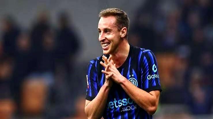 国米中场弗拉特西的转会，真是越来越拧巴了。

当初他通过朋友放话，非尤文图斯不去