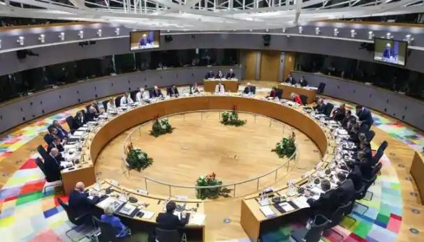 乌克兰急需的“救命钱”到了。

简单来说一大部分用于军事，主要补充前线装备、防空