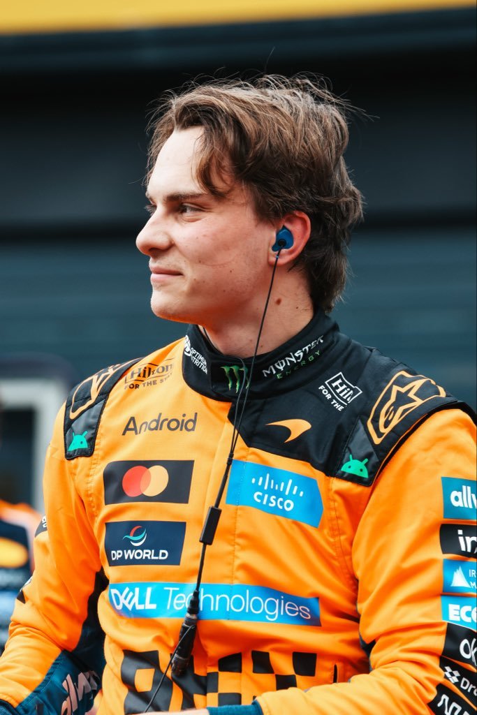 第二排的座位已预订。明天感觉很棒 🙌McLaren｜2026F1荷兰大奖赛 ?