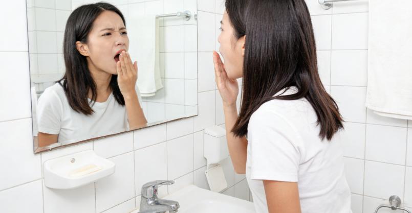 早起嗓子痒还鼻塞，别急着乱处理，或和风寒犯肺有关



“早起嗓子痒就是上火”“