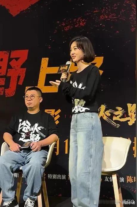 赵丽颖穿牛仔裤，小肚子是凹进去的，骨盆髂前上棘更突出，这身材绝了！ ​​​