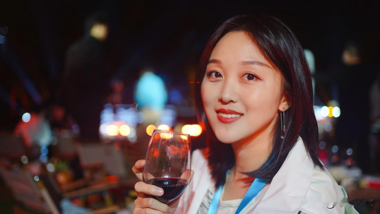 又是一年中秋时，祝大家节日快乐，团圆幸福。

在外边旅行三年，今年终于可以和家人