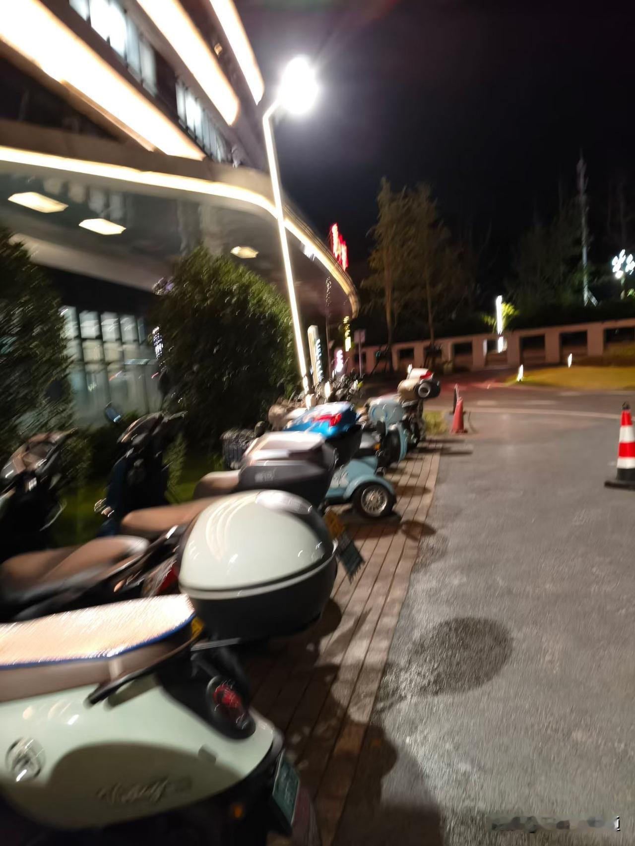 如果想不通，来医院看看。二医院急诊一直有人来。晚上为嘛还有那么多急诊