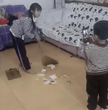 这么小就会搞这种形式主义，从哪学的？