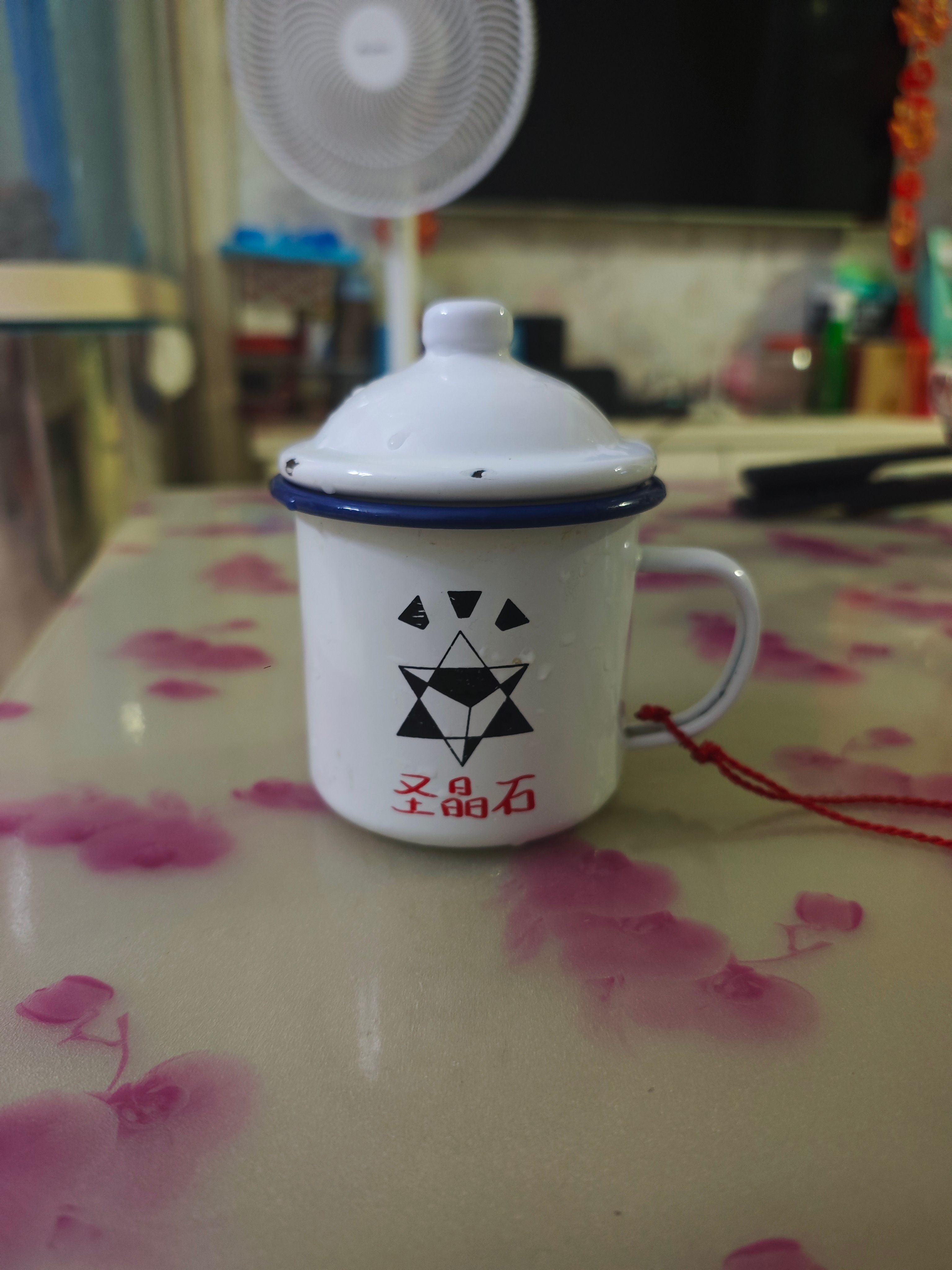 这个杯子已经用来五年了 