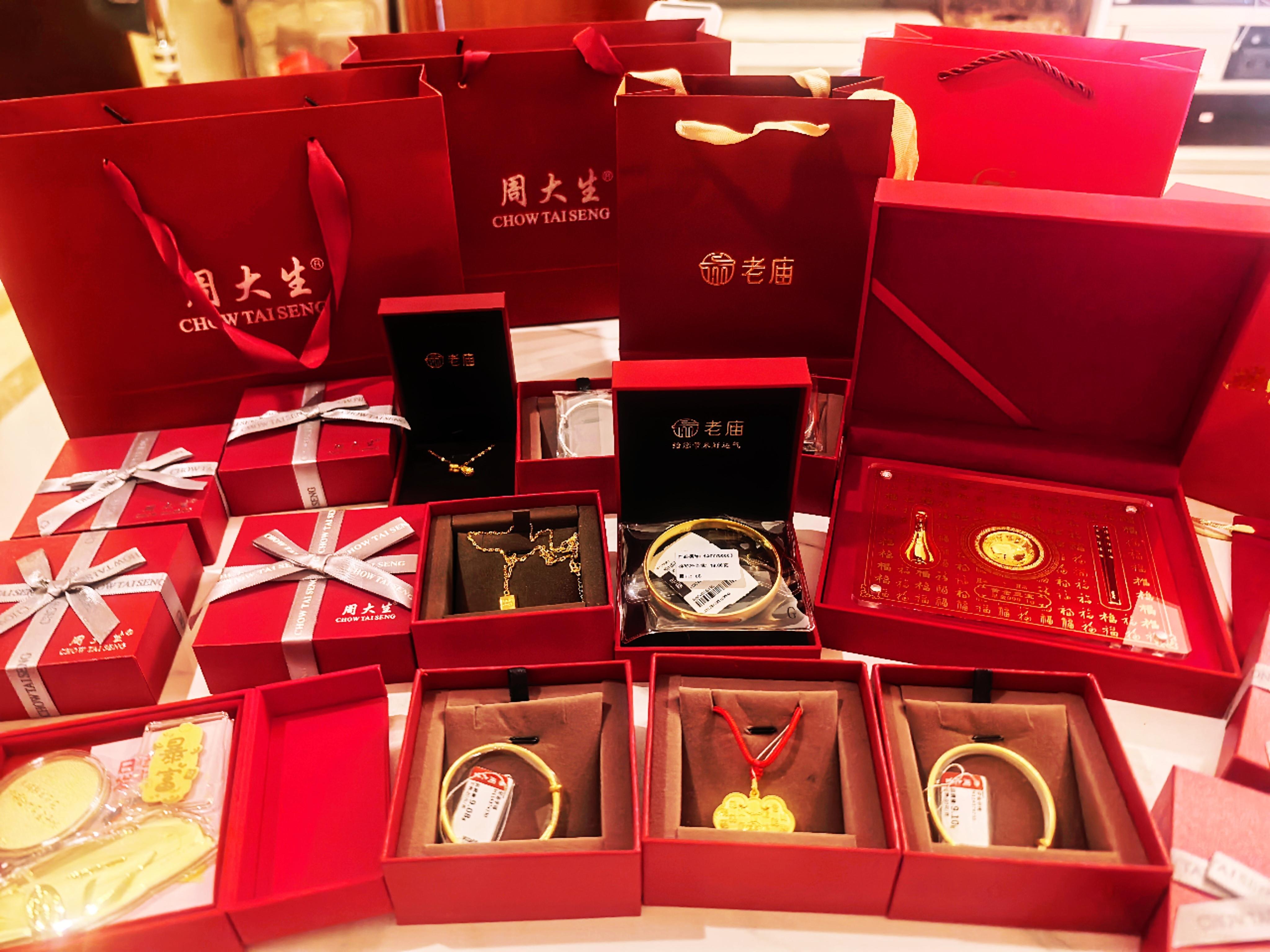 JennyWang[超话]感谢好闺闺们送的🎁🎁🎁🎁  ​​​