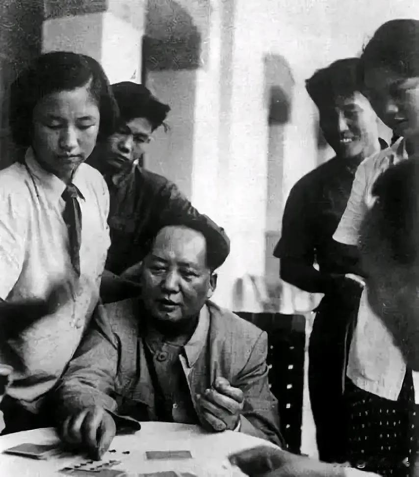 读书笔记：研读《毛泽东年谱》——问与答
问：中国女子大学创办于何时？
答：193