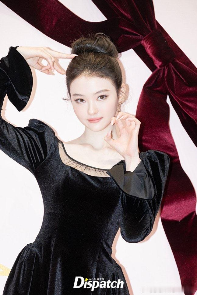 7日，MEOVV成员EllaGross 出席了某品牌在首尔举行的宣传活动。 