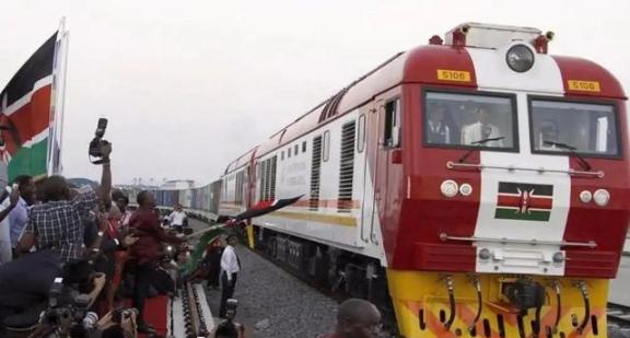 又是非洲国家，中国的钱打了水漂！中国垫资38亿美元帮肯尼亚修建铁路，如今铁路早已