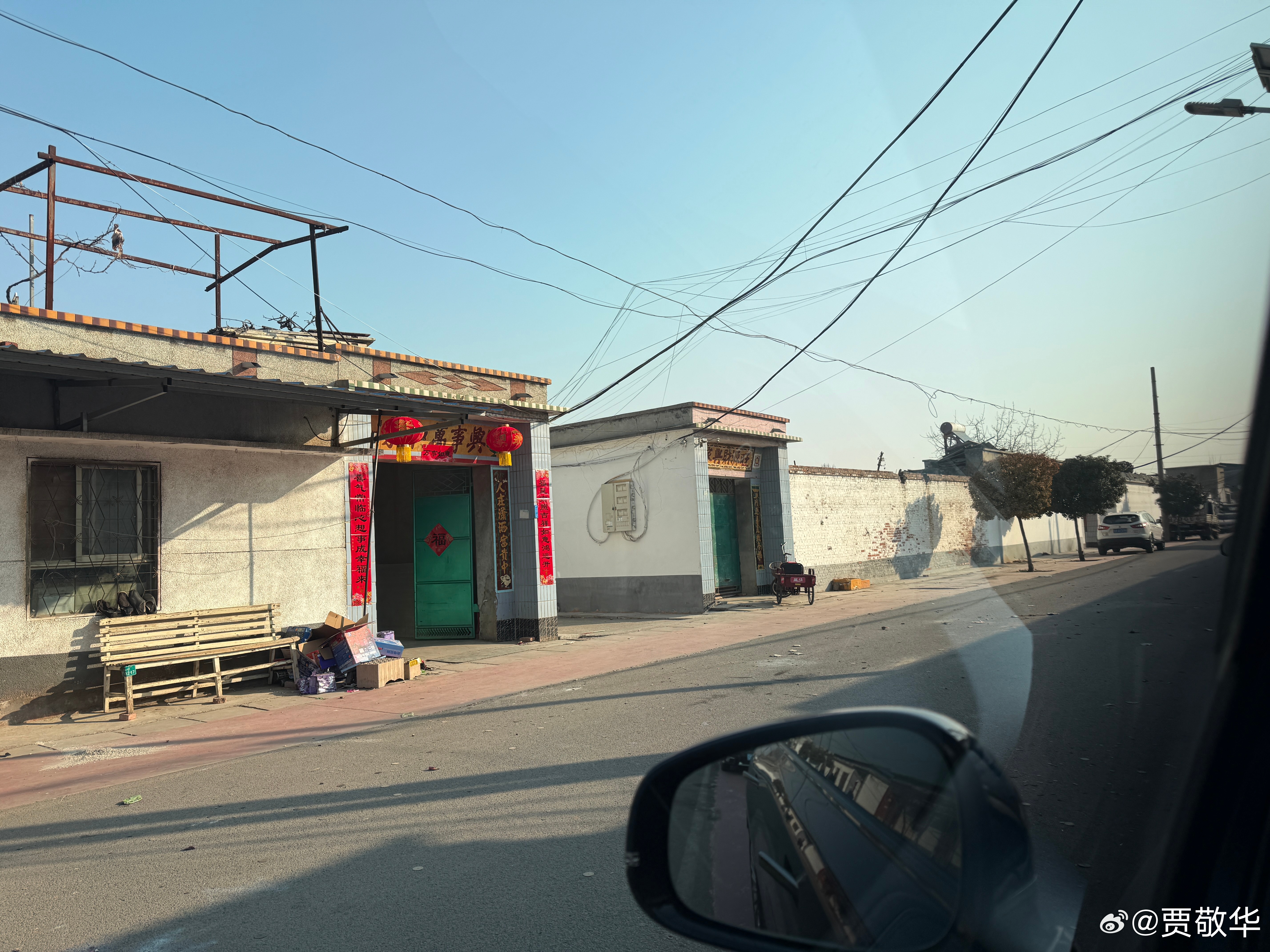 昨天老家大街上全是人，今天车走了一多半，也看不到人了，估计都走亲戚去了。 