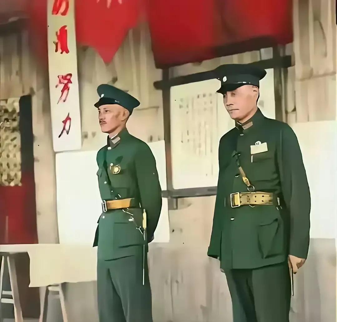 30年代，蒋中正与四川刘湘的一张合影，当时的刘湘已经将自己的叔叔刘文辉打败，退守