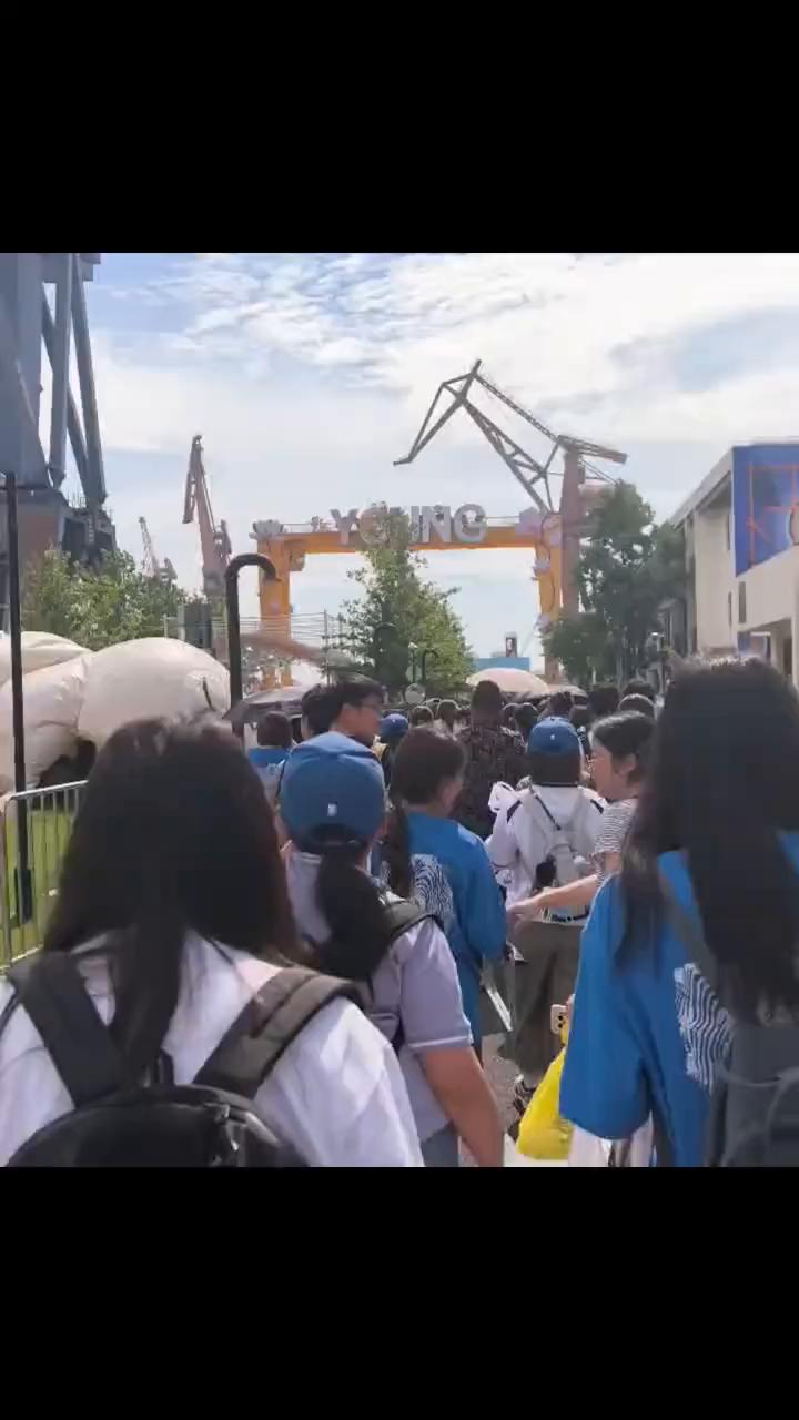 这么多人。