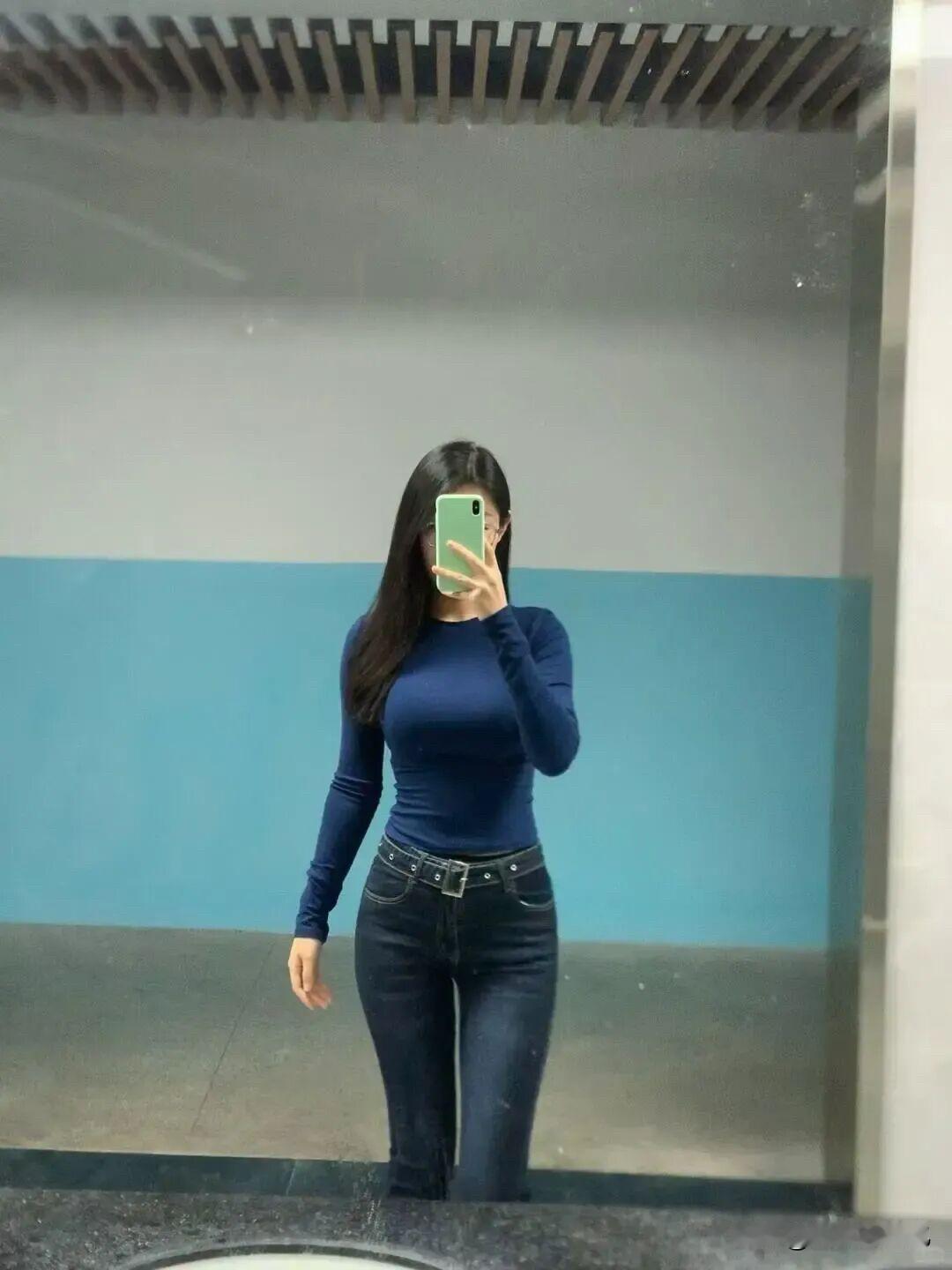 真香警告：时髦尽头是牛仔，怎么穿怎么对！[比心][比心][比心]
减龄穿搭牛仔 