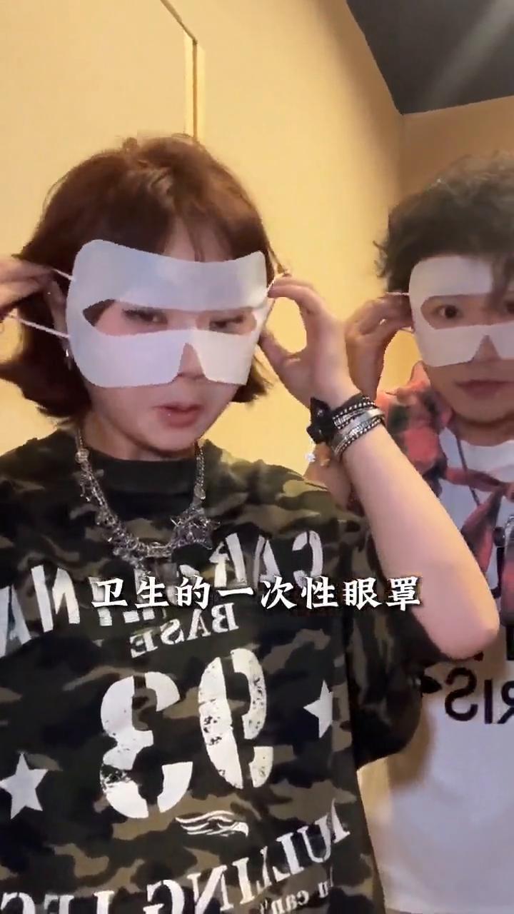 XR大空间体验兰州老街。
XR大空间沉浸式体验。
·开始前可以先换装，这里有提供