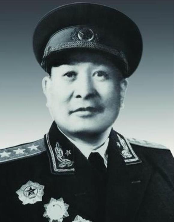1949年，74军军长邱维达被俘，负责审核战犯名单的钟期光看到他的名字后，笑道：
