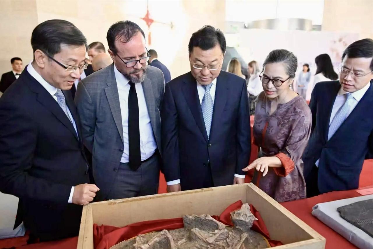 你以为美国还文物是良心发现？错了。9月16日，58件中国文物在华盛顿踏上归途，这