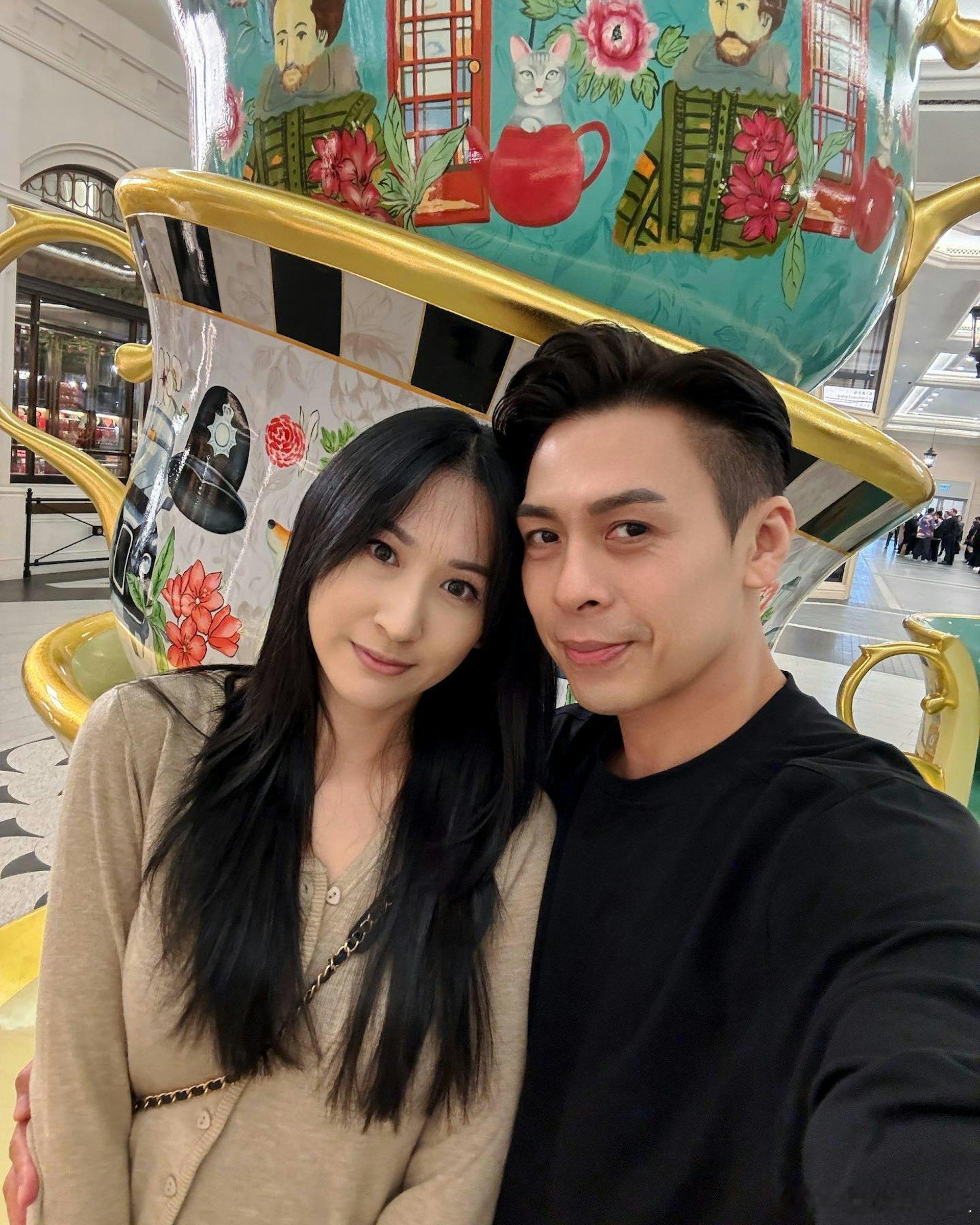 現年44歲的陳少邦近年因在不少劇集中飾演反派角色而被被稱為「奸角專業戶」，而在《