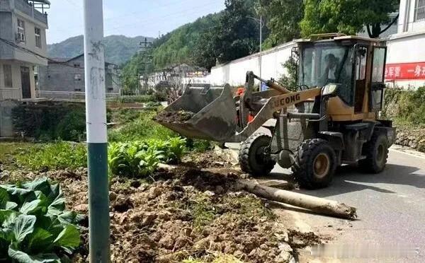 房县 房县交通运输局：集中整治路域环境 护航群众安全出行十堰爆料 文明房县 路域