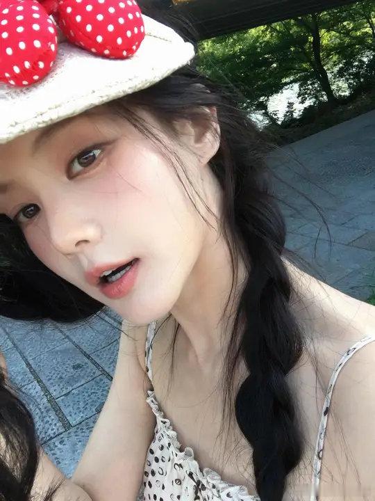 粉丝还李一桐卫生纸粉丝还李一桐卫生纸粉丝给李一桐还卫生纸李一桐被粉丝借纸上厕所