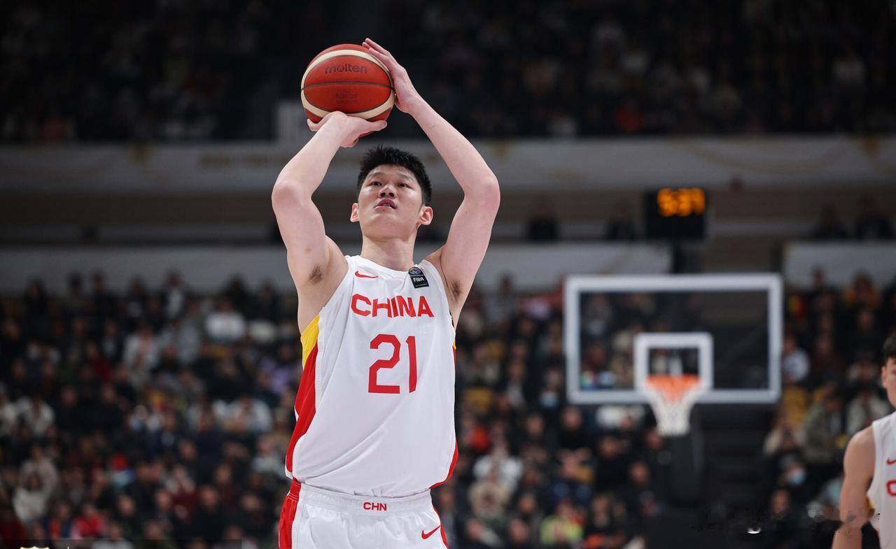 中国男篮逆转战胜日本队三大功臣：第一个就是胡金秋，关键时刻真硬，拿下关键篮板球，
