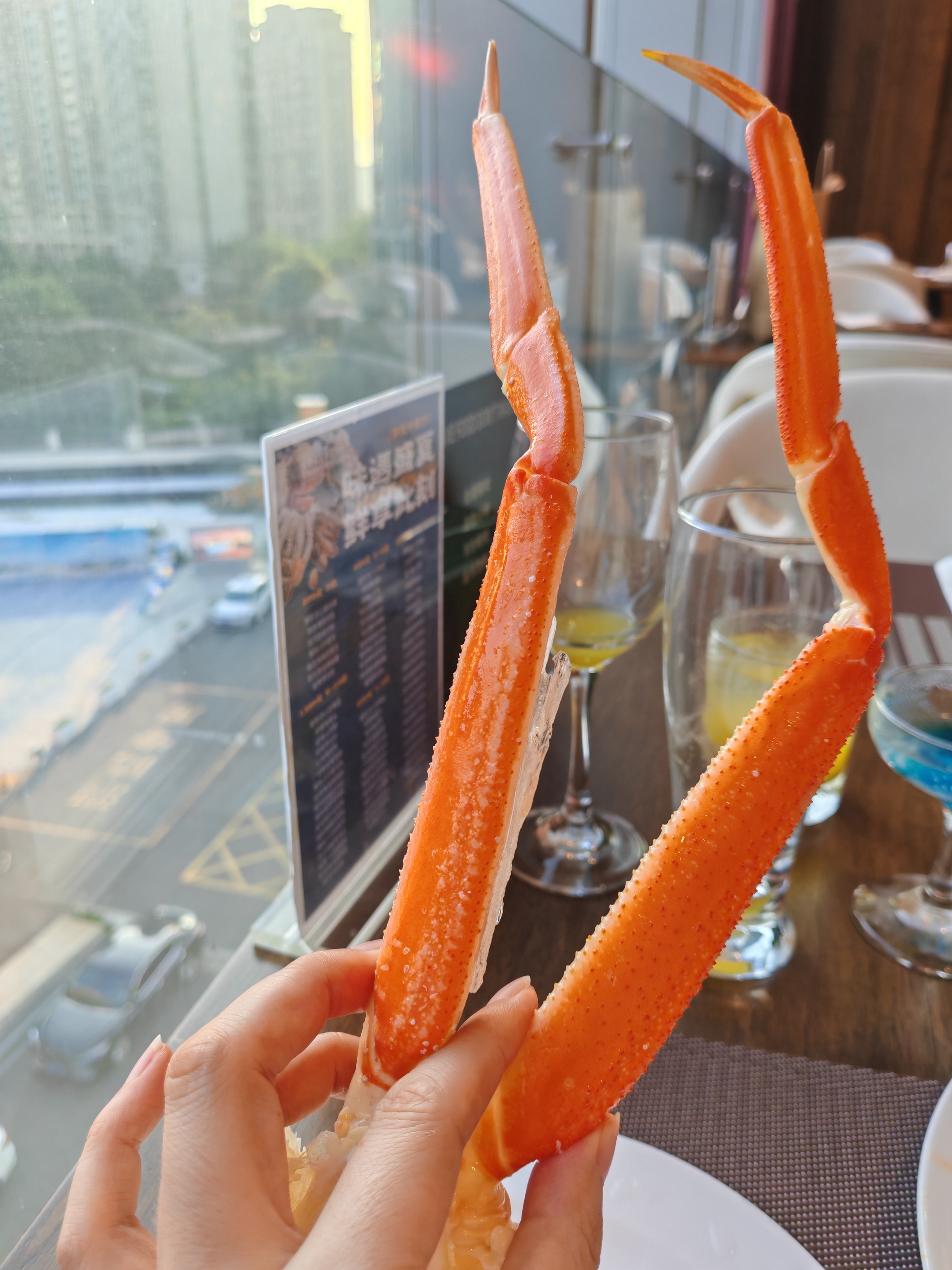 晚饭时间 自己喝四杯 