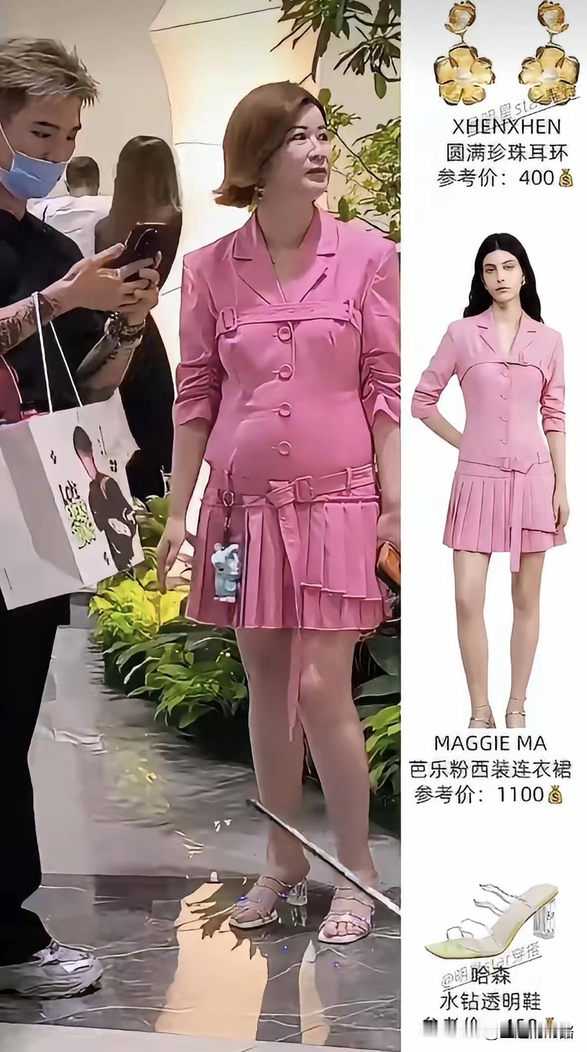 刷到杜华穿粉色连衣裙的照片，第一反应：这颜色选得没毛病，第二反应：这版型怎么看着
