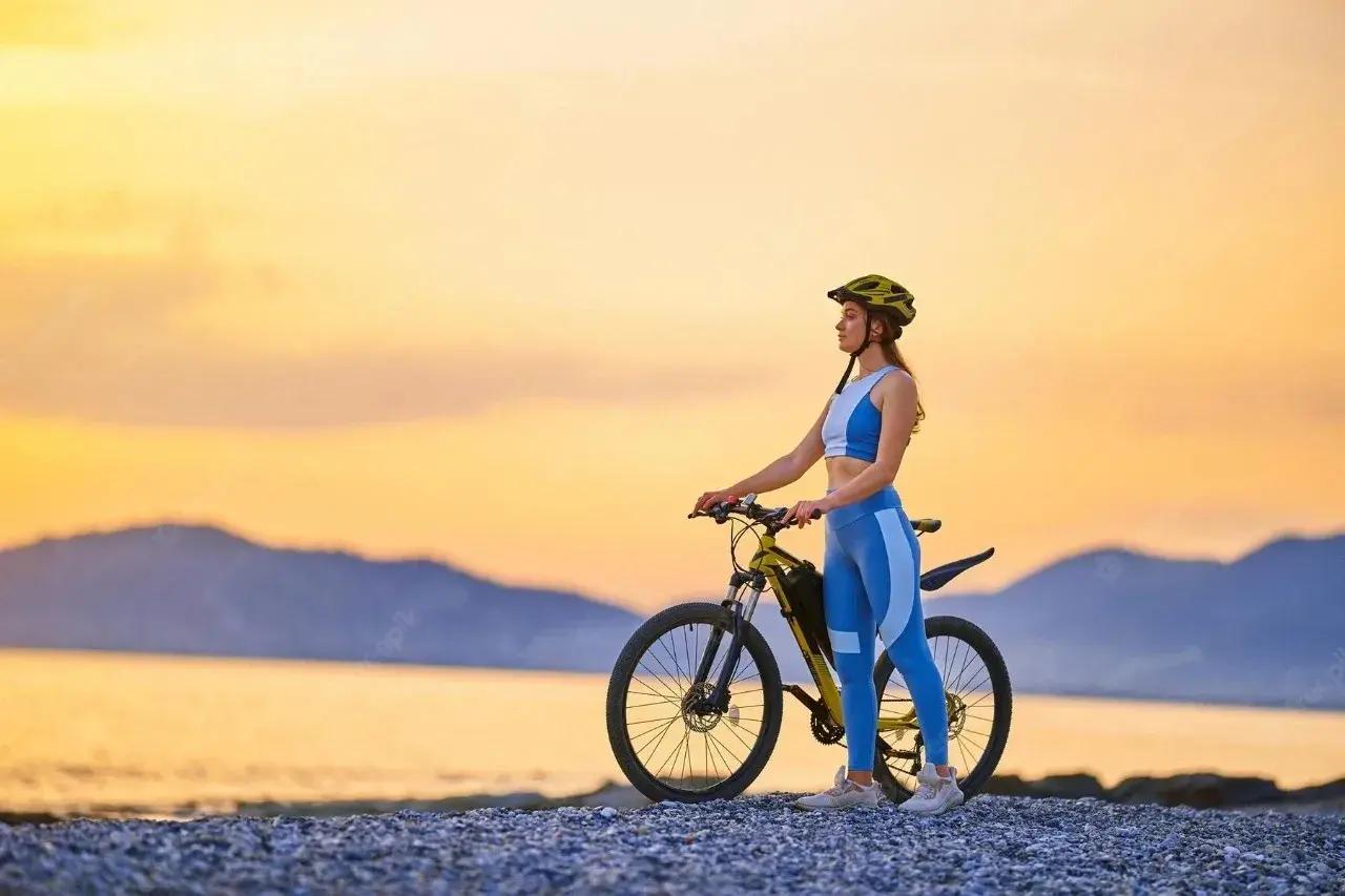 长驾单车驭骏马，且看古稀不老翁

骑行运动，是喜欢骑行人们，最喜爱的一项体育运动